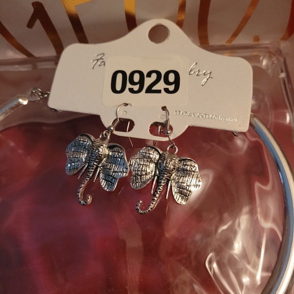 Elephant choker and earrings - Picture 3 of 3